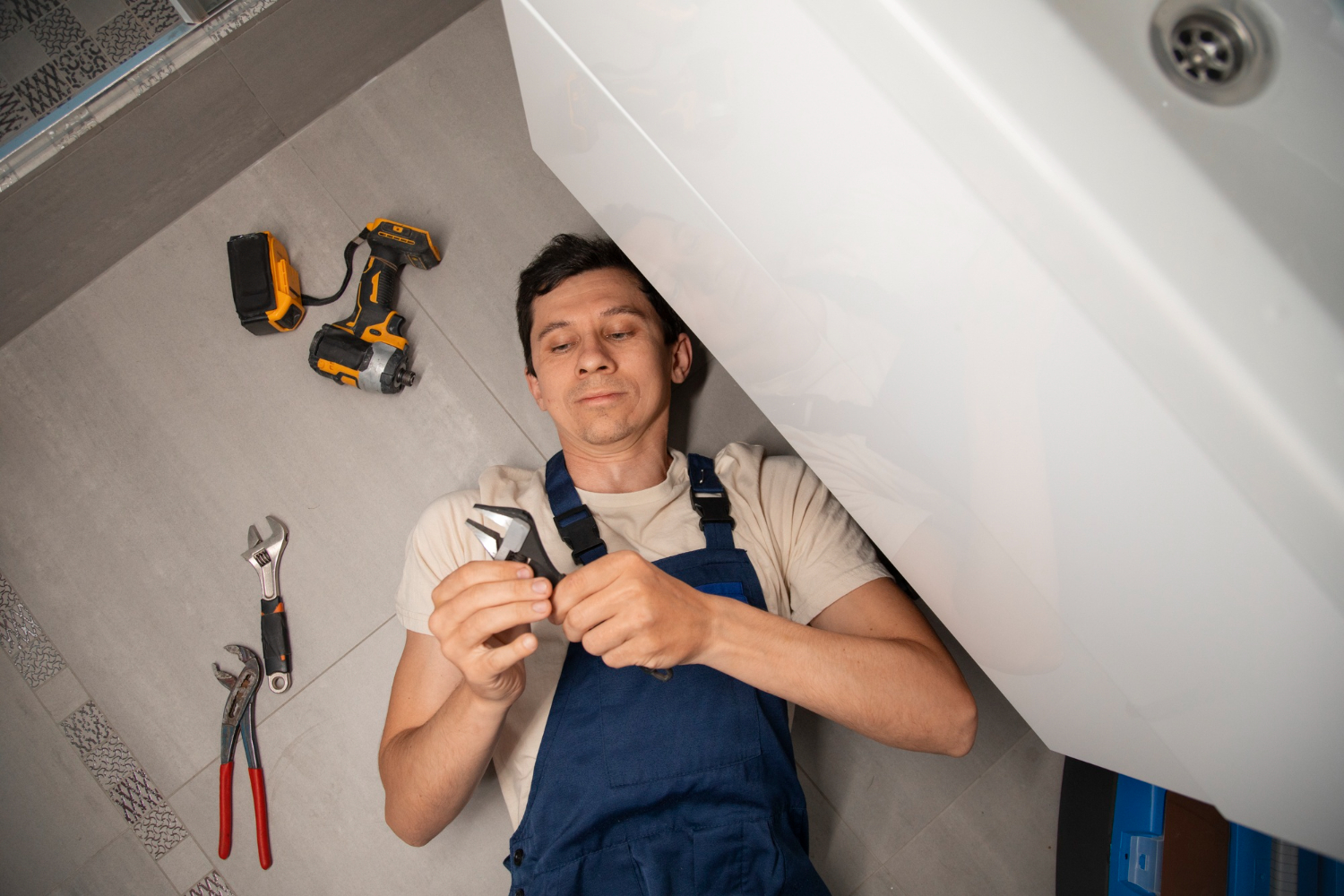 Handling Plumbing Emergencies: A Quick Guide